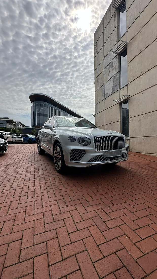 Bentley Bentayga detailed by Washr